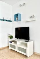 Telewizja i/lub zestaw kina domowego w obiekcie Sea Soul Apartment Puerto Santiago