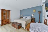 Posteľ alebo postele v izbe v ubytovaní Modern Rustic Villa Kate