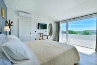 Posteľ alebo postele v izbe v ubytovaní Modern Rustic Villa Kate