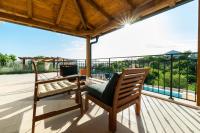 Balkón alebo terasa v ubytovaní Modern Rustic Villa Kate