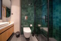 Koupelna v ubytování Reddoors Suites Sea View