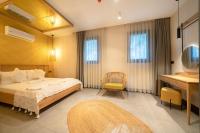 Postel nebo postele na pokoji v ubytování Reddoors Suites Sea View