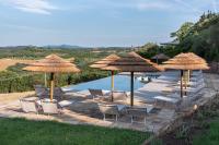 Basen w obiekcie Country House Art and Garden lub w pobliżu