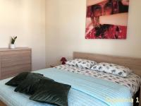 Postel nebo postele na pokoji v ubytování Apartament Jaśminowy Shiraz Gdynia