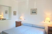 Postel nebo postele na pokoji v ubytování Barony Le Pergole holiday apartments Lugano