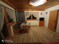 Televízia a/alebo spoločenská miestnosť v ubytovaní Haus Sonnenschein