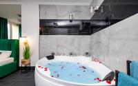 Posteľ alebo postele v izbe v ubytovaní Apartament Lipowa Love Rooms