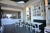 A restaurant or other place to eat at Hotel La Scogliera