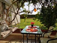 Vonkajšia záhrada v ubytovaní Sea&Sun Glyfada Apartment
