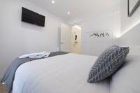 A bed or beds in a room at Apartamento Ayuntamiento Av de La Paz