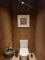 A bathroom at Champs Erez&eacute;e , genieten in elk seizoen