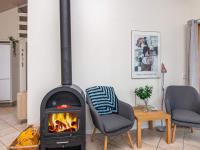 Posezení v ubytování Three-Bedroom Holiday home in Ulfborg 4