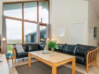 Posezení v ubytování Three-Bedroom Holiday home in Ulfborg 4