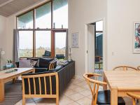Posezení v ubytování Three-Bedroom Holiday home in Ulfborg 4