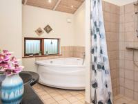 Koupelna v ubytování Three-Bedroom Holiday home in Ulfborg 4