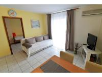 Televízia a/alebo spoločenská miestnosť v ubytovaní Apartments Kostelic