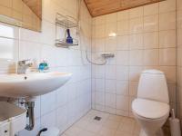 Koupelna v ubytování Holiday home Væggerløse LXXI