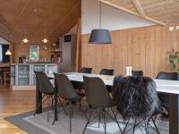 Kuchyň nebo kuchyňský kout v ubytování Holiday home Væggerløse LXXI