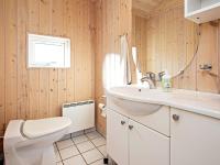 Koupelna v ubytování 10 person holiday home in Idestrup
