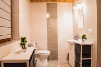 Kúpeľňa v ubytovaní Apartamenty Dwupoziomowe u Ciotki