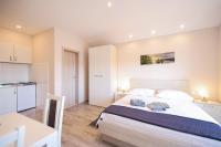Posteľ alebo postele v izbe v ubytovaní Apartments Anka with Seaview