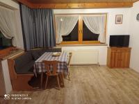 Televízia a/alebo spoločenská miestnosť v ubytovaní Haus Sonnenschein