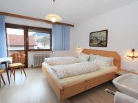 Posteľ alebo postele v izbe v ubytovaní Apartment Christl by Interhome