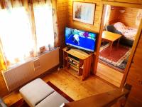 Televízia a/alebo spoločenská miestnosť v ubytovaní Holiday Home Hajnal by Interhome