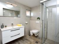 Kúpeľňa v ubytovaní Holiday Home Tina & Tino by Interhome