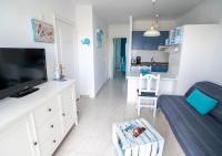 Kuchyň nebo kuchyňský kout v ubytování Sea Breeze Apartment 309