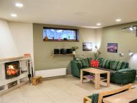 TV a/nebo společenská místnost v ubytování Holiday Home Dolníky u Trutnova by Interhome