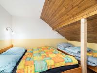 Postel nebo postele na pokoji v ubytování Holiday Home Dolníky u Trutnova by Interhome