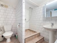 Koupelna v ubytování Holiday Home Dolníky u Trutnova by Interhome