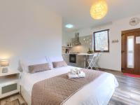 Posteľ alebo postele v izbe v ubytovaní Holiday Home Villa Amaii by Interhome