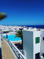 Basen w obiekcie Apartment Portonovo Paraiso - Sea View - Piscina - Wifi - Old Town lub w pobliżu
