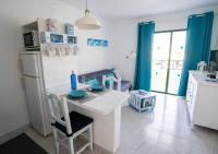 Kuchyň nebo kuchyňský kout v ubytování Sea Breeze Apartment 309