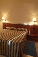 Łóżko lub łóżka w pokoju w obiekcie Hotel La Maddalena