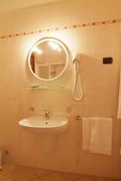 Łazienka w obiekcie Hotel La Maddalena