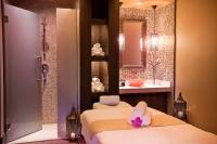 Ein Bett oder Betten in einem Zimmer der Unterkunft Oaks Ibn Battuta Gate Dubai