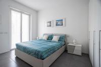 A bed or beds in a room at SUITE 3 BOCCONI NAVIGLi