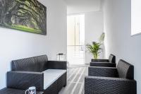 A seating area at SUITE 3 BOCCONI NAVIGLi