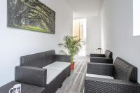 A seating area at SUITE 3 BOCCONI NAVIGLi