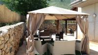 Patio alebo iná vonkajšia časť ubytovania Appartamento in villa vita