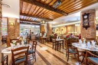 Restauracja lub miejsce do jedzenia w obiekcie Hotel Négy Évszak