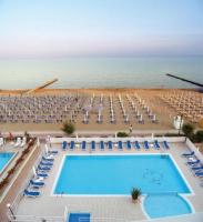 Bazén v ubytovaní Hotel Condor alebo v jeho blízkosti