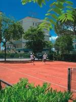 Tenis alebo squash v ubytovaní Hotel Condor alebo jeho okolí