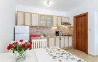 Kuchyňa alebo kuchynka v ubytovaní Awesome Home In Vodnjan With Kitchen