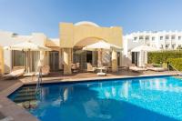 The swimming pool at or close to Sunrise Diamond Beach Resort -Grand Select