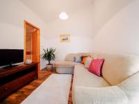 Televízia a/alebo spoločenská miestnosť v ubytovaní Lovely apartment with swimming pool