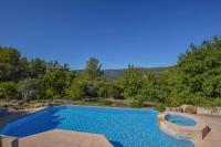 Piscina di Villa Colombes o nelle vicinanze